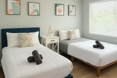 Image de 2 Beach Units for 6 | Patio + Free Parking