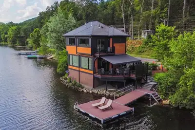 Image de Modern Lakefront Berkshire Lakefront Retreat / Swim & Relax Close to Tanglewod