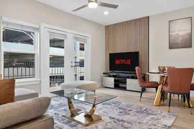 Image de Modern 1br Uptown + West Village + Free Parking + Near Katy Trail & Dining