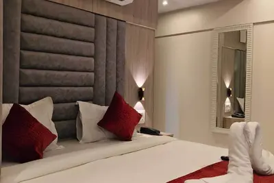 Image de Signature Suite Elegant 3-Bedroom Suites /w Modern Amenity & Prime Connectivity.