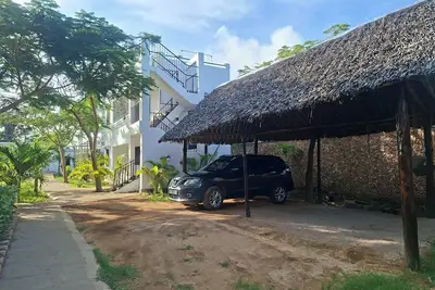 Image de Cozy Ground Floor King Studio with Garden View & Pool