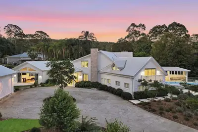 Image de The Estate - New! Sleeps 16 Pool, Spa, Bowling Alley and Theatre