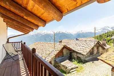 Image de Studio « Sous Les Étoiles » avec vue montagne et balcon