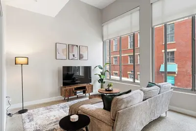 Image de Two Spacious CozySuites Otr Downtown #19