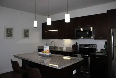 Cozy Updated 2br with Pool and Hot tub