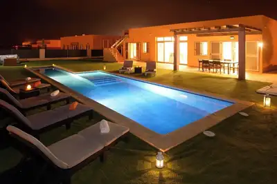 Image de Stunning villa with awesome pool and direct golf and ocean views!