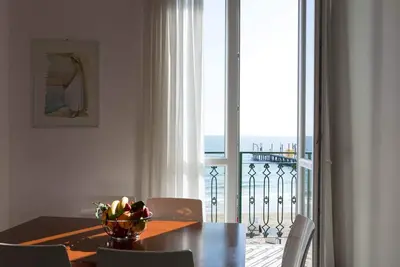Image de Three-room seafront apartment with balcony