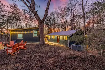 Image de Mid-Century Pool Cabin, Hot Tub