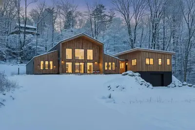 Image de Modern Barn House | Stratton Mountain Retreat
