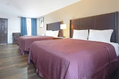 Image de 2 Modern Rooms | San Augustine Getaway: 2 Full Beds Non-Smoking Room.