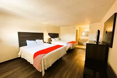 Image de 2 Travel Ready Rooms Near Hwy 90 - Outdoor Pool, Free Parking