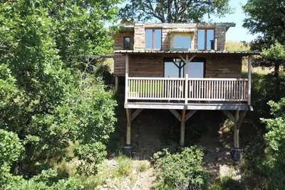 Image de Chalet perché entre rivière et lacs