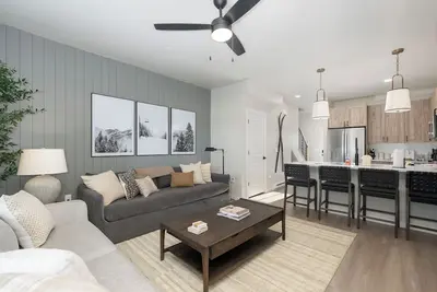 Image de Outstanding 2 bedroom luxury townhome & lots of amenities