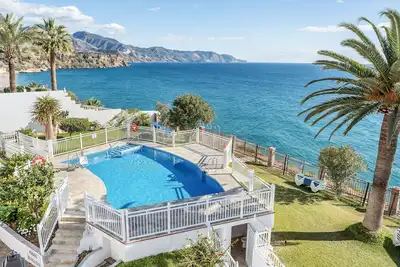 Image de Central Nerja Apartment – Unbeatable Location!