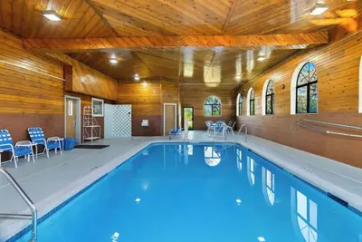 Image de 3 Joliet Hotel Stays with Pool, Gym, and Free Breakfast Near Route 66 Raceway