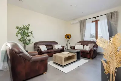 Image de Spacious 3-bedroom House with the Excellent Location Near the Airport by Noclegi Renters