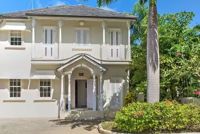 Image de Battaleys Mews #11, Blue Jacaranda, St. Peter