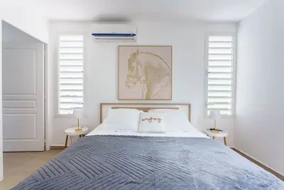 Villa moderne avec piscine dans un écrin de nature