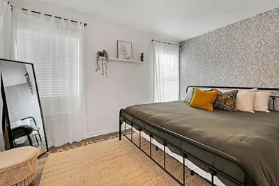 Image de Urban Suite | An Inviting 1-Bedroom City Escape