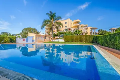 Image de Sunny 1bdr Flat w/Pool in Vau by LovelyStay