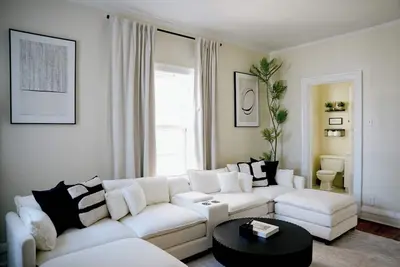 Image de Walk to the Beach • Private Office • 5br