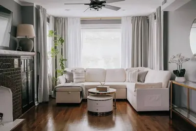 Image de Sleeps7 • 2br • Coffee Station • Backyard w/ Grill