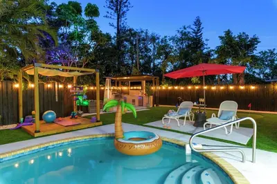 Image de Heated Pool and Spa •  Outdoor Kitchen/Theater/Games