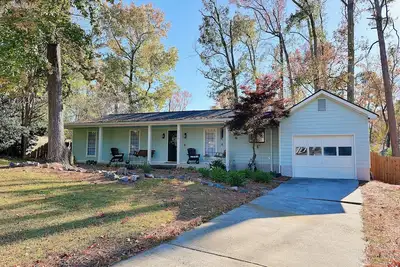 Image de Charming 3 Bedroom Ranch – 4. 7 Miles from Augusta National