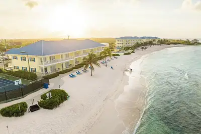 Castaways Cove Beachfront One Bedroom One Bath Condo