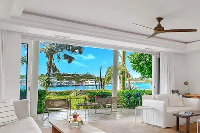 Image de Yacht Club C3 - Contemporary One Bedroom Garden Level Condo over the Marina