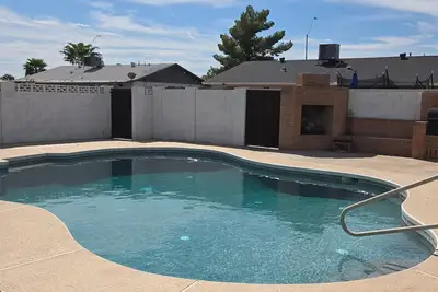 Image de 3bd/2ba house. Sleeps 9. Ac, Games, Snacks, Coffee Bar, Private Pool & more