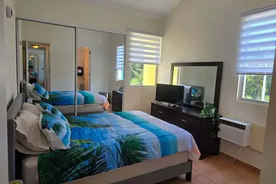 Image de Charming 3-Bedroom Beachfront Condo with Private Penthouse Rooftop!