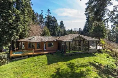 Image de Luxury Retreat with Bay Views on 2. 5 Acres