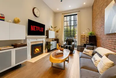 Image de Musician`s Hideaway - Hot Tub/Free Parking/5 min to Subway