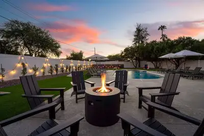 5 Bedroom with Heated Pool / Fire Pit / with Massive Backyard in Paradise Valley