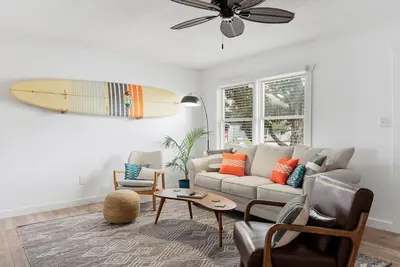 Image de Pet Friendly w/2 Fenced, Shaded Yards 2 Blocks from Ocean in Kure Beach, Nc