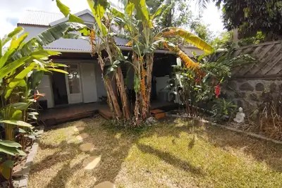 Image de Ti Kaz Bananier, havre de paix dans la verdure, proche de toutes commodités.