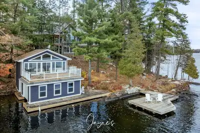 Image de 5 bed 5 bath on Lake Muskoka