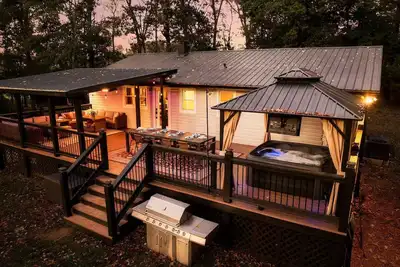 Image de 4br Luxury Retreat • Hot Tub-W-Tv • Sauna • Game Room • Near Pf/Gatlinburg