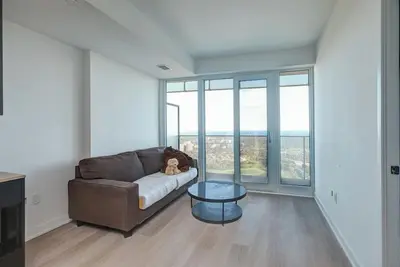 Image de Modern 2bedroom condo located in the heart of Mississauga’s city centre,