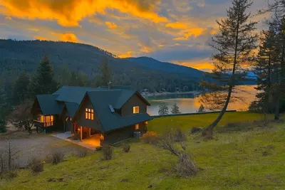 Image de Bottle Bay View Lodge – 21-Acre Lakefront Retreat