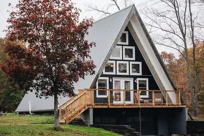 Image de Cozy A-Frame Getaway Minutes from Nelson Ledges