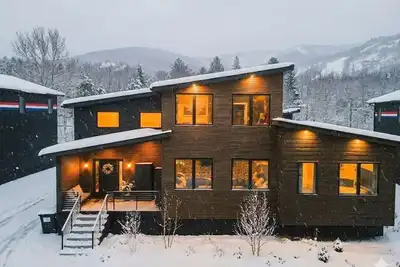 LuxMtnEscape|RiverSide+Sauna+HotTub+MainStWalkable