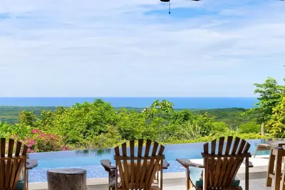Image de House in the Heavens with Panoramic Ocean Views
