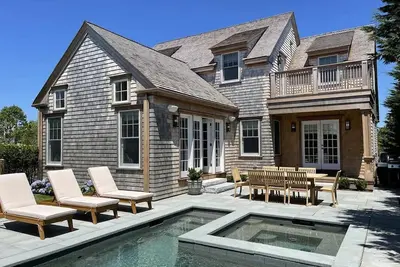 Image de Newly Constructed Home in Town!