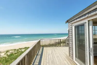Image de Fabulous upside down house with sweeping ocean views