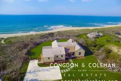 Image de \"Noble Bluefish\"- Waterfront Surfside home