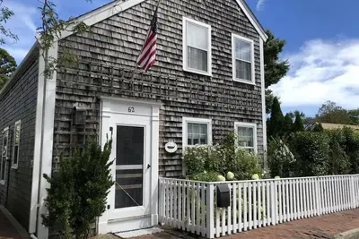 Image de Alurring cozy cottage in town