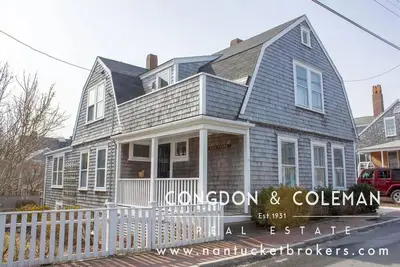 Image de Nicely furnished, comfortable 4 bedroom home in Town!