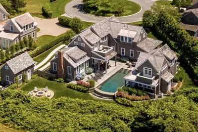 Image de \"Allegra\"- a truly custom home in Sconset with infinity pool